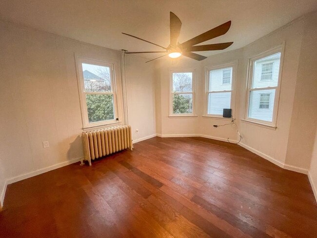 12 Valentine St in Glen Cove, NY - Building Photo - Building Photo