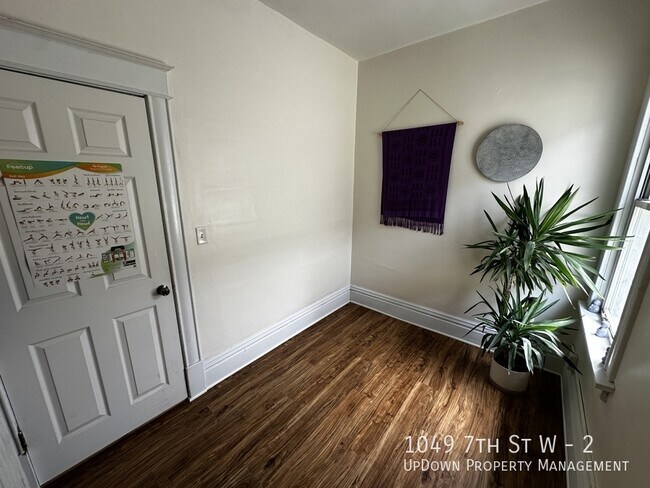 1049 7th St W in St. Paul, MN - Building Photo - Building Photo