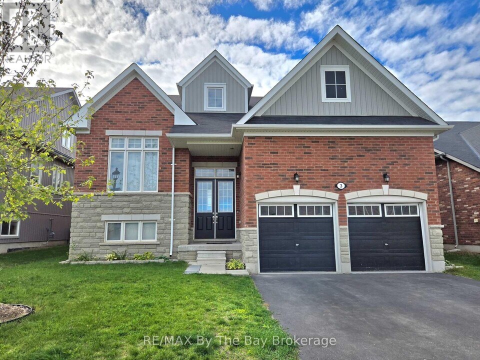 3 Cristiano Ave in Wasaga Beach, ON - Building Photo