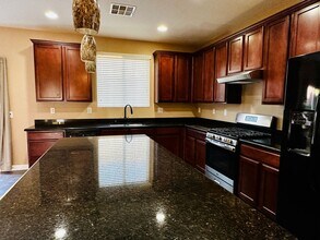 10428 Doman Ave in Las Vegas, NV - Building Photo - Building Photo