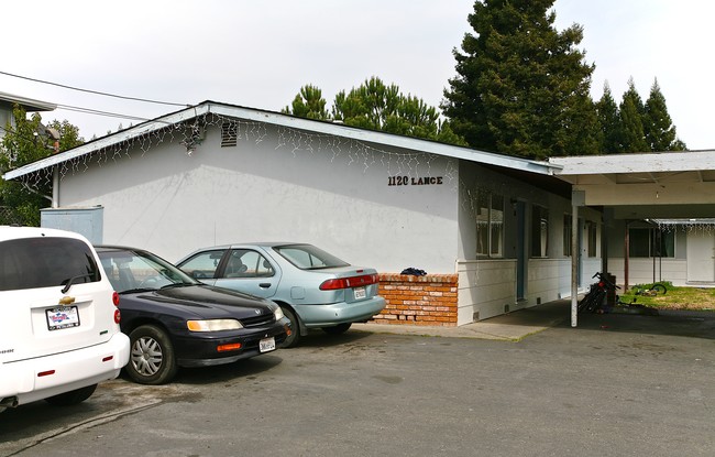 1120 Lance Dr in Santa Rosa, CA - Building Photo - Building Photo