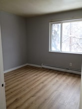 13945 Superior Rd, Unit 106 in East Cleveland, OH - Foto de edificio - Building Photo