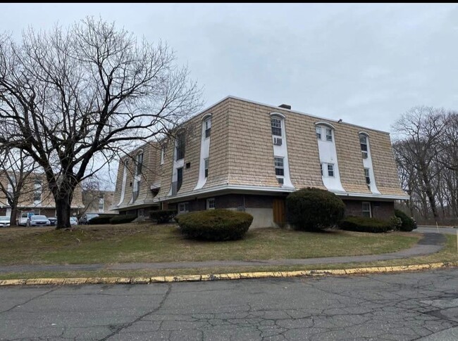 property at 1172 Middle Turnpike W