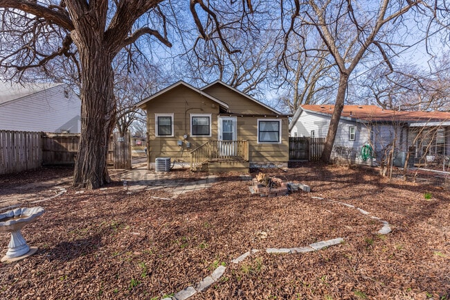 122 Gordon S in Wichita, KS - Building Photo - Building Photo