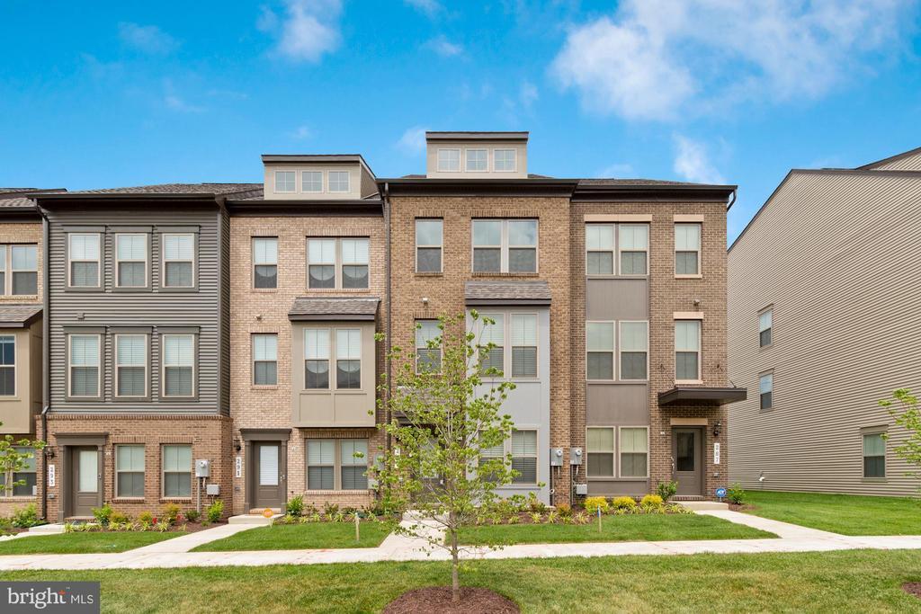 289 Phoenix Dr in Largo, MD - Building Photo