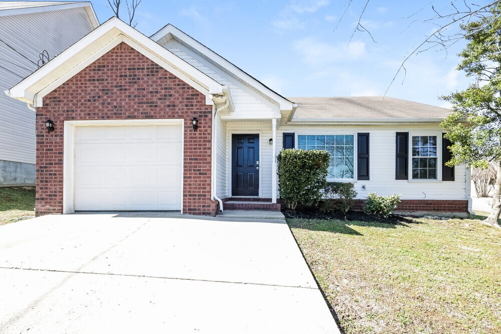 1302 Tonya Dr in La Vergne, TN - Building Photo