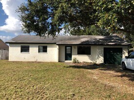 872 Abbott Ave in Deltona, FL - Building Photo