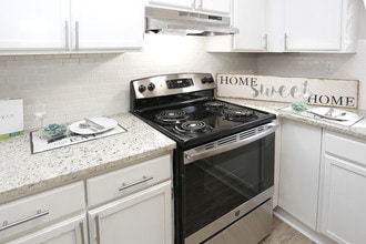 Crystal Grove Townhomes in Atlanta, GA - Foto de edificio - Interior Photo