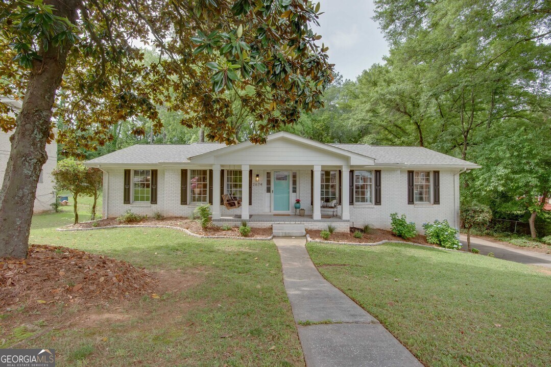 2674 W Rugby Ave in East Point, GA - Building Photo