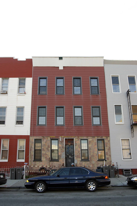 68 George St in Brooklyn, NY - Building Photo