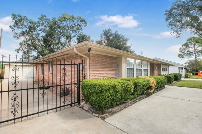 5738 Willowbend Blvd in Houston, TX - Building Photo - Building Photo