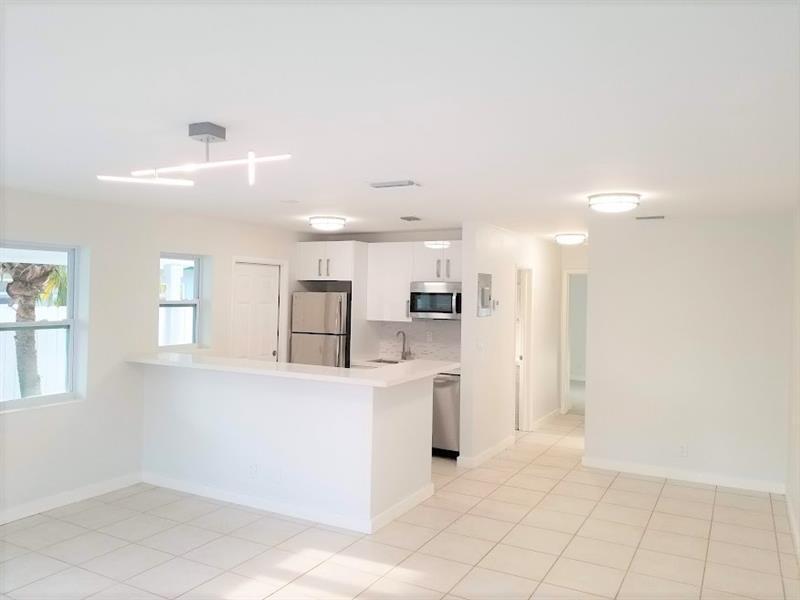 2410 NE 4th St in Pompano Beach, FL - Building Photo