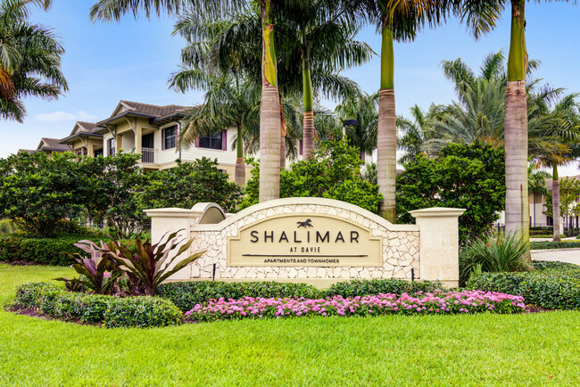 Shalimar at Davie in Davie, FL - Building Photo - Building Photo