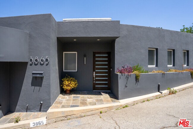 3865 Buena Park Dr in Los Angeles, CA - Building Photo - Building Photo