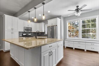 135 N River Dr in Beacon, NY - Building Photo - Building Photo