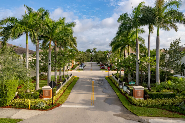 Orchid Grove Townhomes in Pompano Beach, FL - Foto de edificio - Building Photo