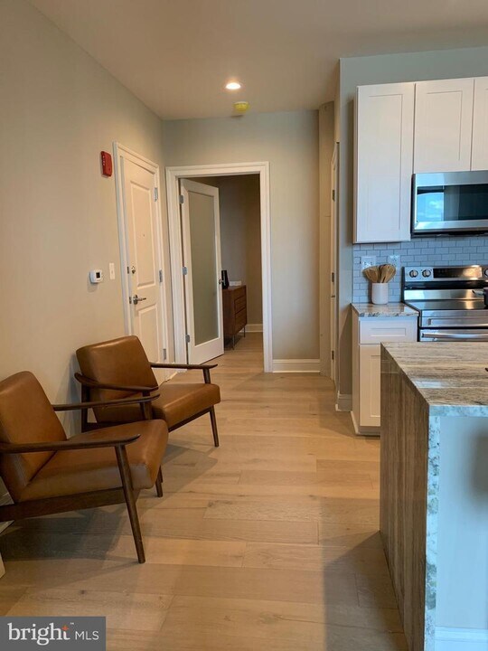 2114 Arch St in Philadelphia, PA - Building Photo