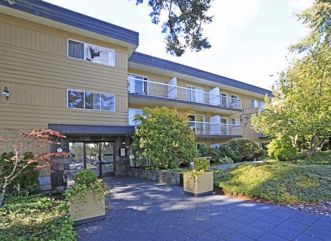CRESTWOOD MANOR