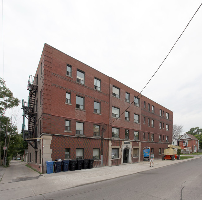 Maple Villa Apartments in Toronto, ON - Building Photo - Building Photo