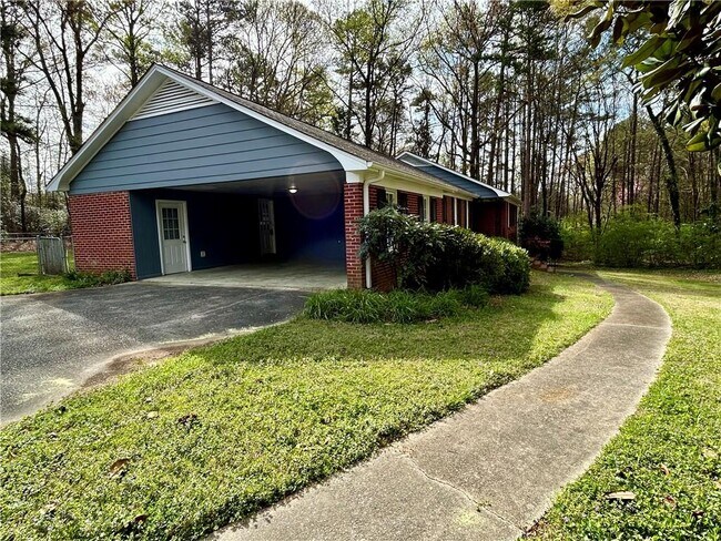 1534 Collier Dr SE in Smyrna, GA - Building Photo - Building Photo