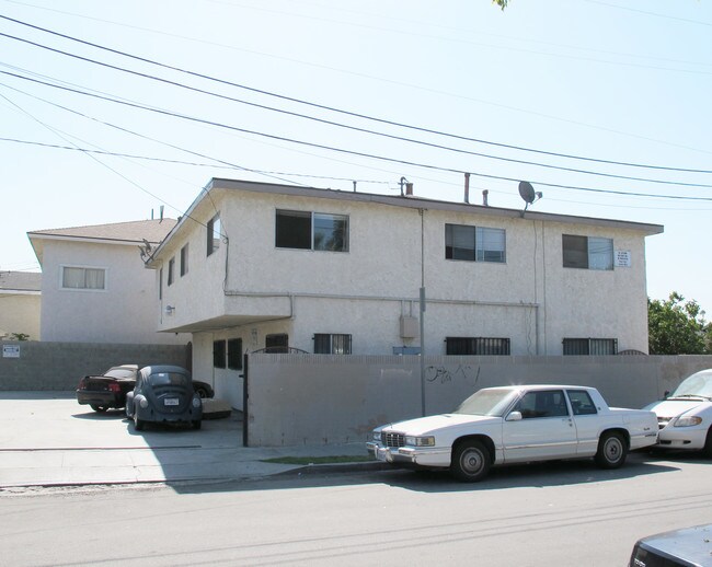 1025 E Hill St in Long Beach, CA - Foto de edificio - Building Photo