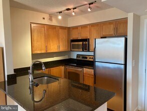 7500 Woodmont Ave in Bethesda, MD - Building Photo - Building Photo