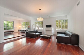 1025 Michigan Ave in Miami Beach, FL - Building Photo - Building Photo