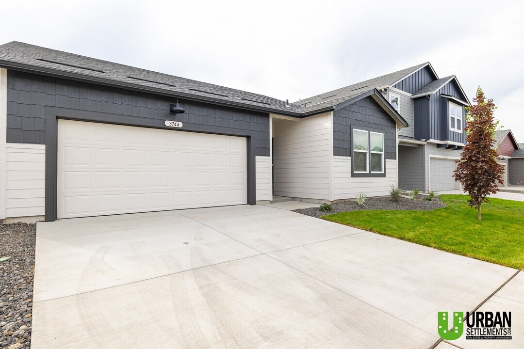 3744 Clinton Rd in Spokane Valley, WA - Building Photo
