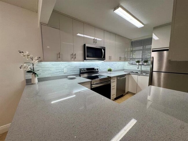 1256 S Military Trail in Deerfield Beach, FL - Building Photo - Building Photo