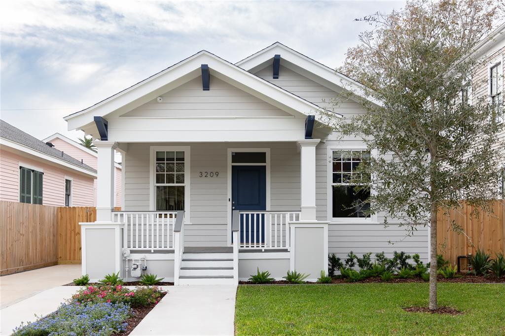 3209 Avenue P 1/2 in Galveston, TX - Building Photo