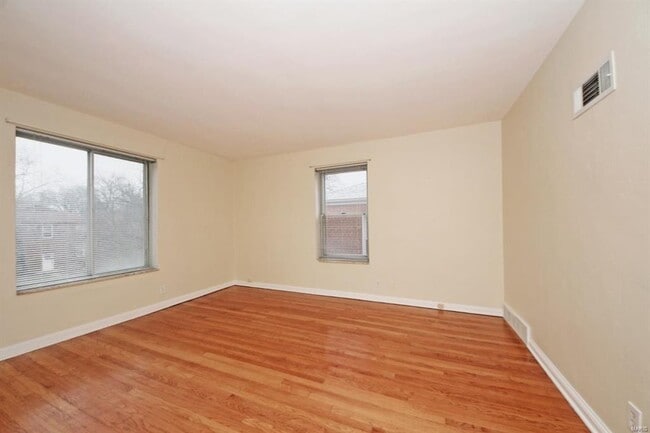 6933 Chippewa St, Unit 2W in St. Louis, MO - Building Photo - Building Photo