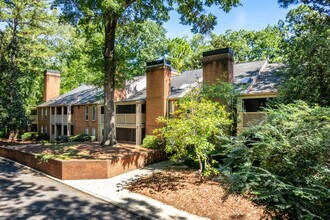 Parkhill Condominiums in Charlotte, NC - Foto de edificio - Building Photo