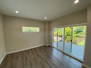 5228 Joan Ct in San Diego, CA - Foto de edificio - Building Photo