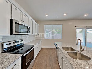 12502 N 60th Ave in Glendale, AZ - Building Photo - Building Photo