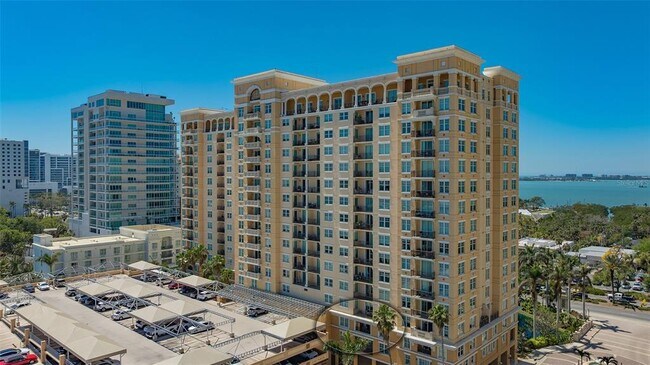 750 N Tamiami Trl in Sarasota, FL - Building Photo - Building Photo