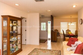 423 Whispering Oaks Ct in Sarasota, FL - Building Photo - Building Photo