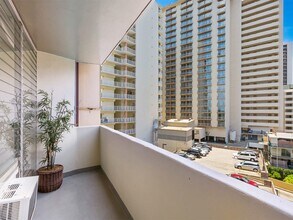 134 Kapahulu Ave, Unit 606 in Honolulu, HI - Foto de edificio - Building Photo