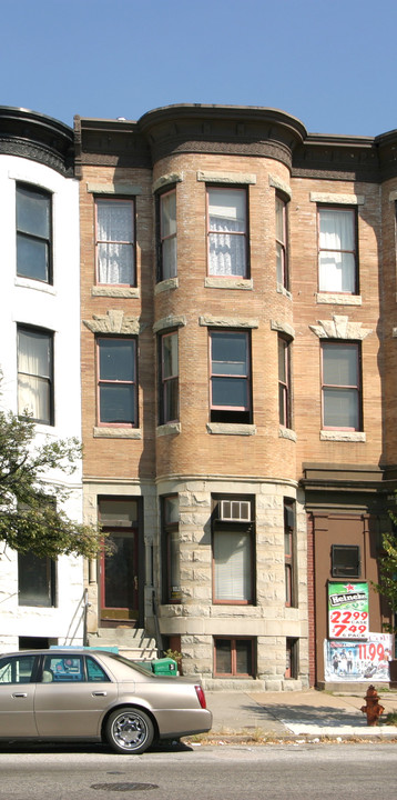 38-40 E 25th St in Baltimore, MD - Building Photo