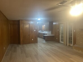 805 S Bradford St in Overton, TX - Building Photo - Building Photo