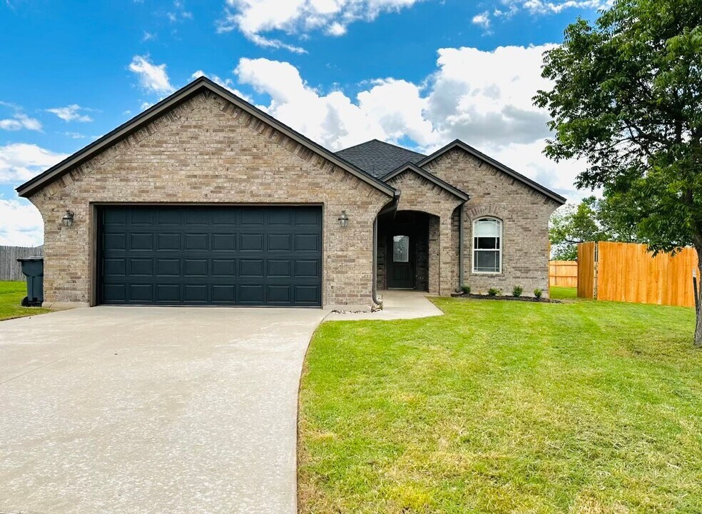 7904 SW Powell Ct in Lawton, OK - Building Photo