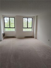 1371 Commissioners Rd W in London, ON - Building Photo - Building Photo