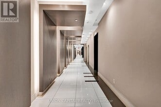 7165-7165 Yonge St in Vaughan, ON - Building Photo - Building Photo