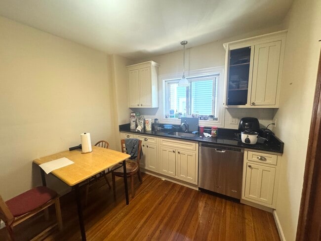 258 Boston Ave, Unit #2 in Medford, MA - Building Photo - Building Photo