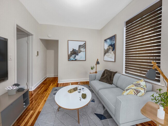 4706 49th St in Woodside, NY - Foto de edificio - Building Photo