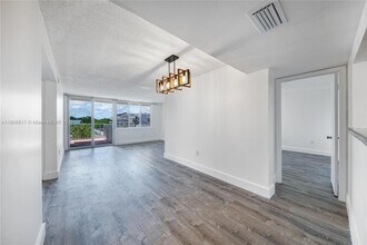 10700 SW 108th Ave in Miami, FL - Building Photo - Building Photo