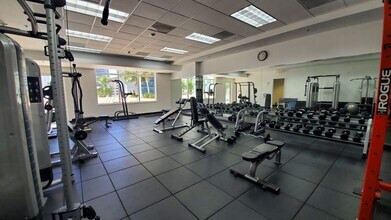 1200 Brickell Bay Dr, Unit 1603 in Miami, FL - Building Photo - Building Photo
