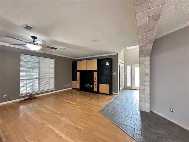 2133 Newport Dr in Flower Mound, TX - Foto de edificio - Building Photo