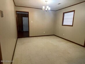 513 W Tracy St in Gulfport, MS - Foto de edificio - Building Photo
