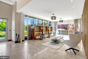 145 Riverhaven Dr in Oxon Hill, MD - Building Photo