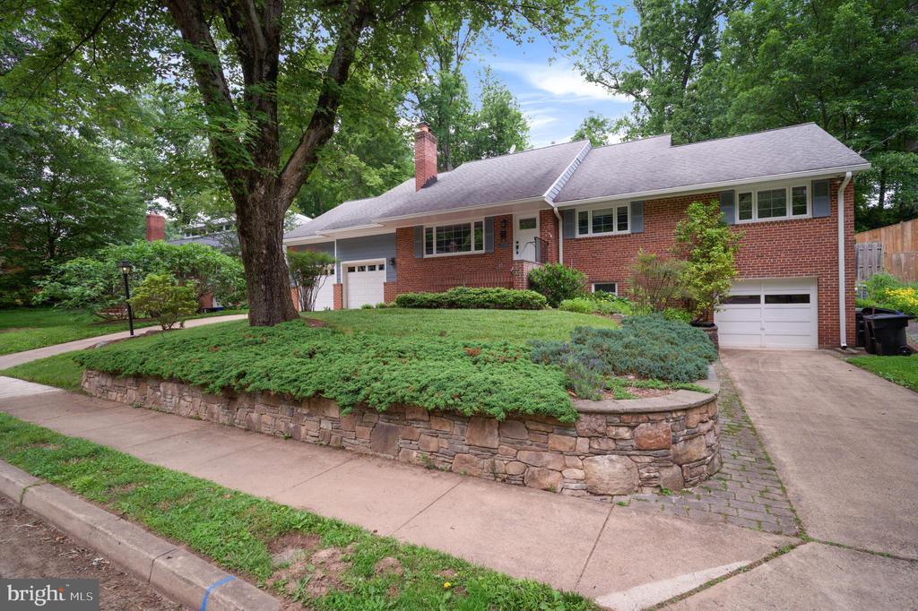 3111 N Thomas St in Arlington, VA - Foto de edificio